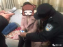 漯河民警正执勤　一名外籍女子突然“闯”入情绪激动