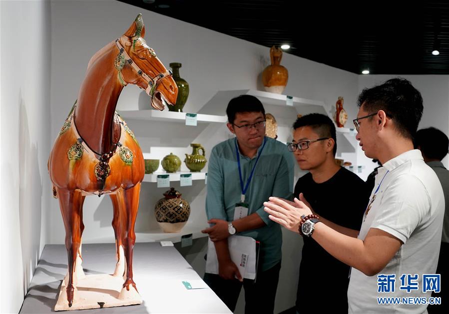（文化）（1）“洛阳三彩艺术作品巡展”首展在河南博物院开展