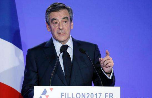 法国大选候选人菲永首次承认错误 拒绝放弃竞
