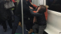 60岁男子地铁上殴打女乘客　警方：因座位问题