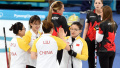 中国女子冰壶队赢得“生死大战”留住晋级希望