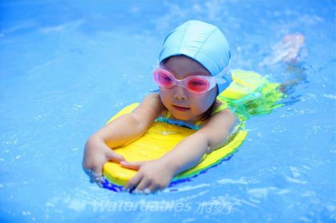 Waterbabies水孩子:水育早教是婴儿游泳的革命