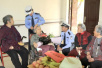 丰县民警陪30多位养老院孤寡老人过节　