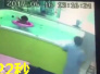 幼童在游泳馆倒立溺水挣扎72秒 周围无人监护