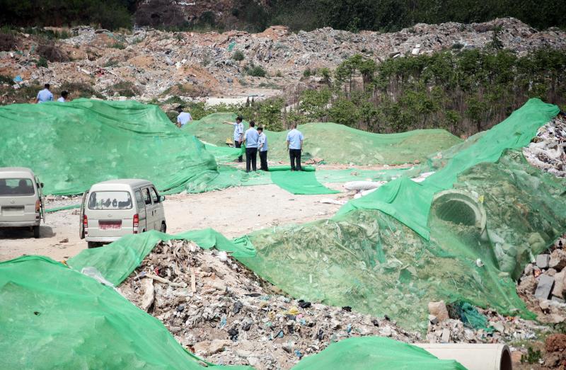 追踪：新郑20多亩露天垃圾场到底该由谁监管？官方回应来了
